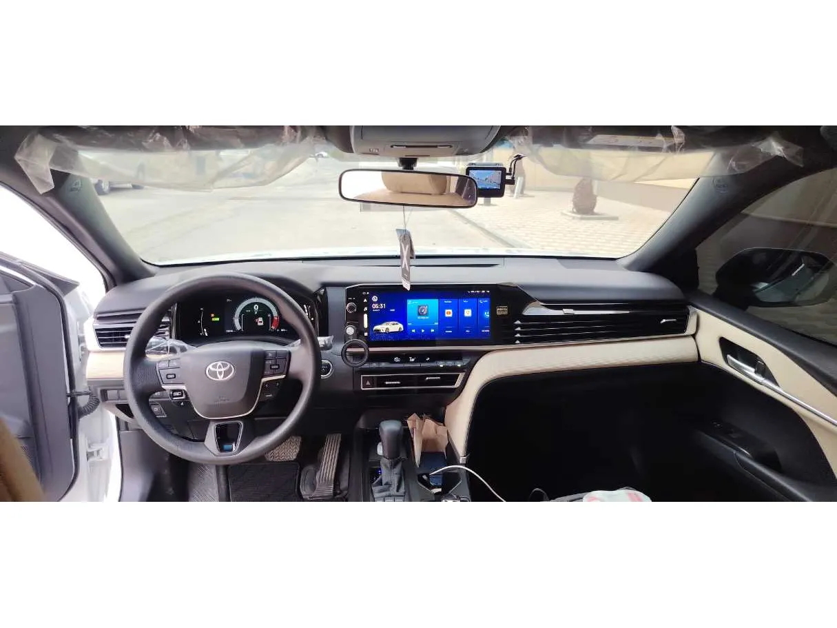 Car image 14