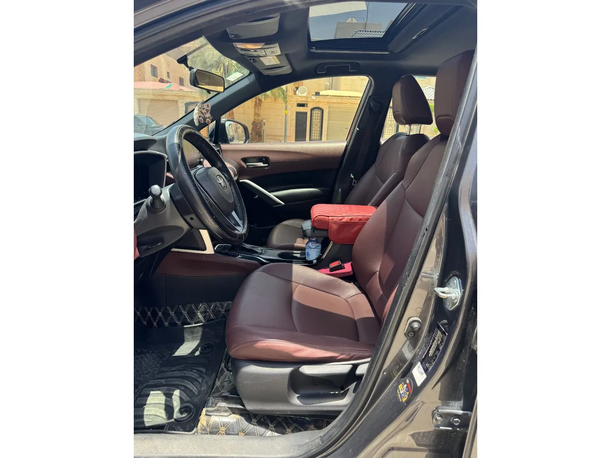 Car image 11