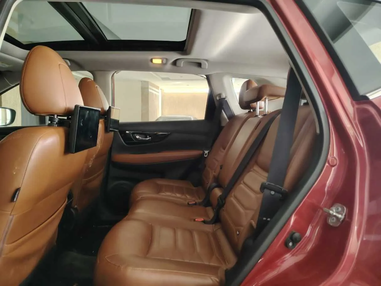 Car image 17