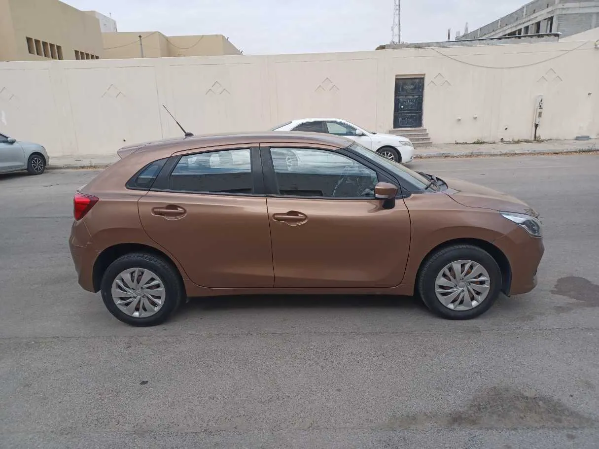 Car image 4