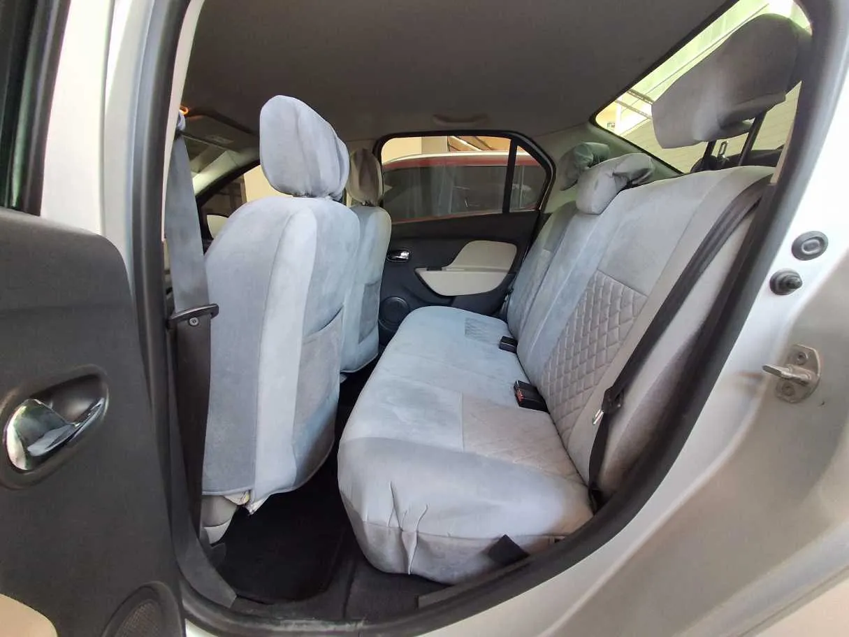 Car image 13