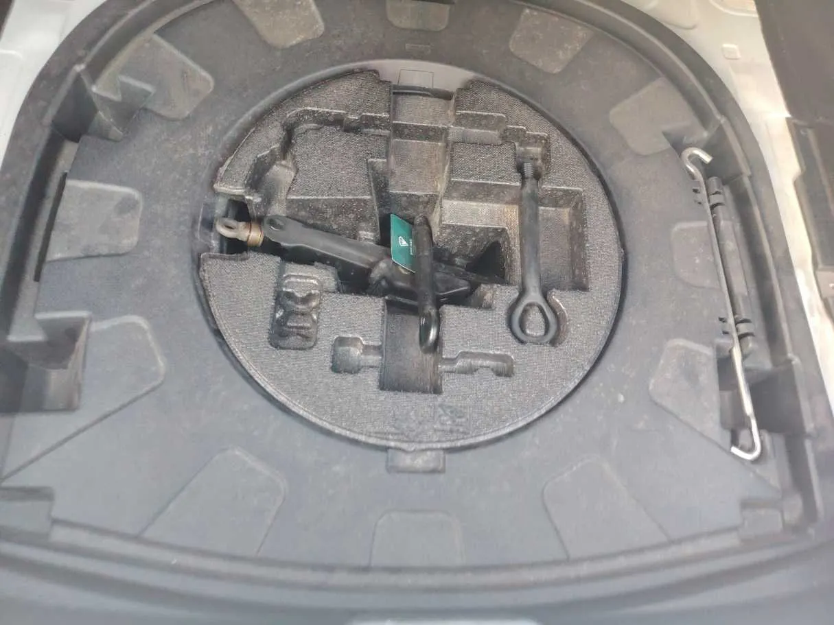 Car image 33
