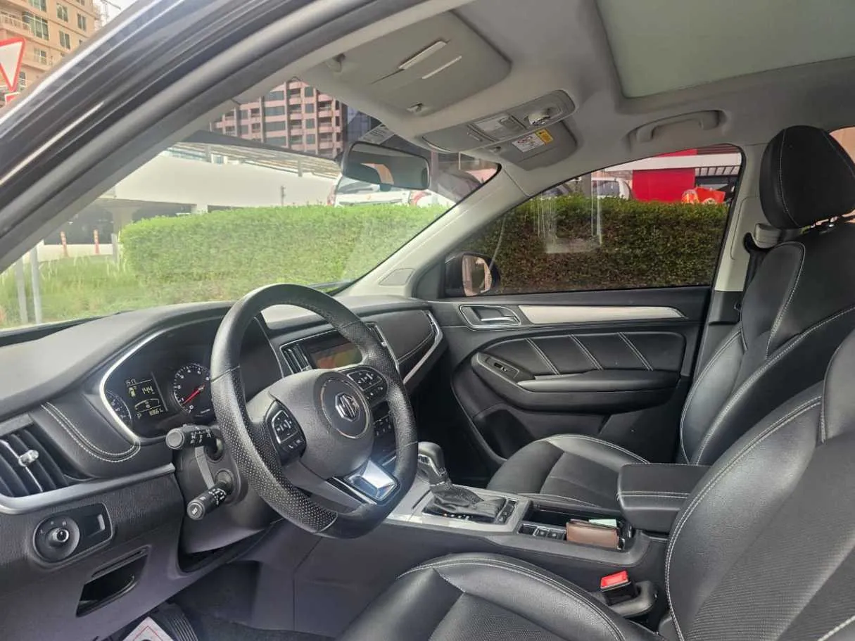 Car image 10