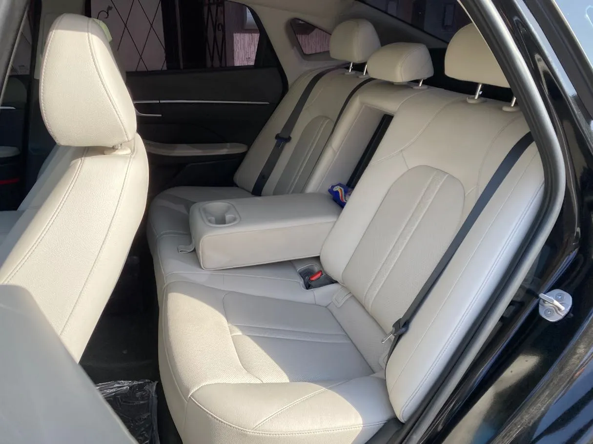 Car image 13