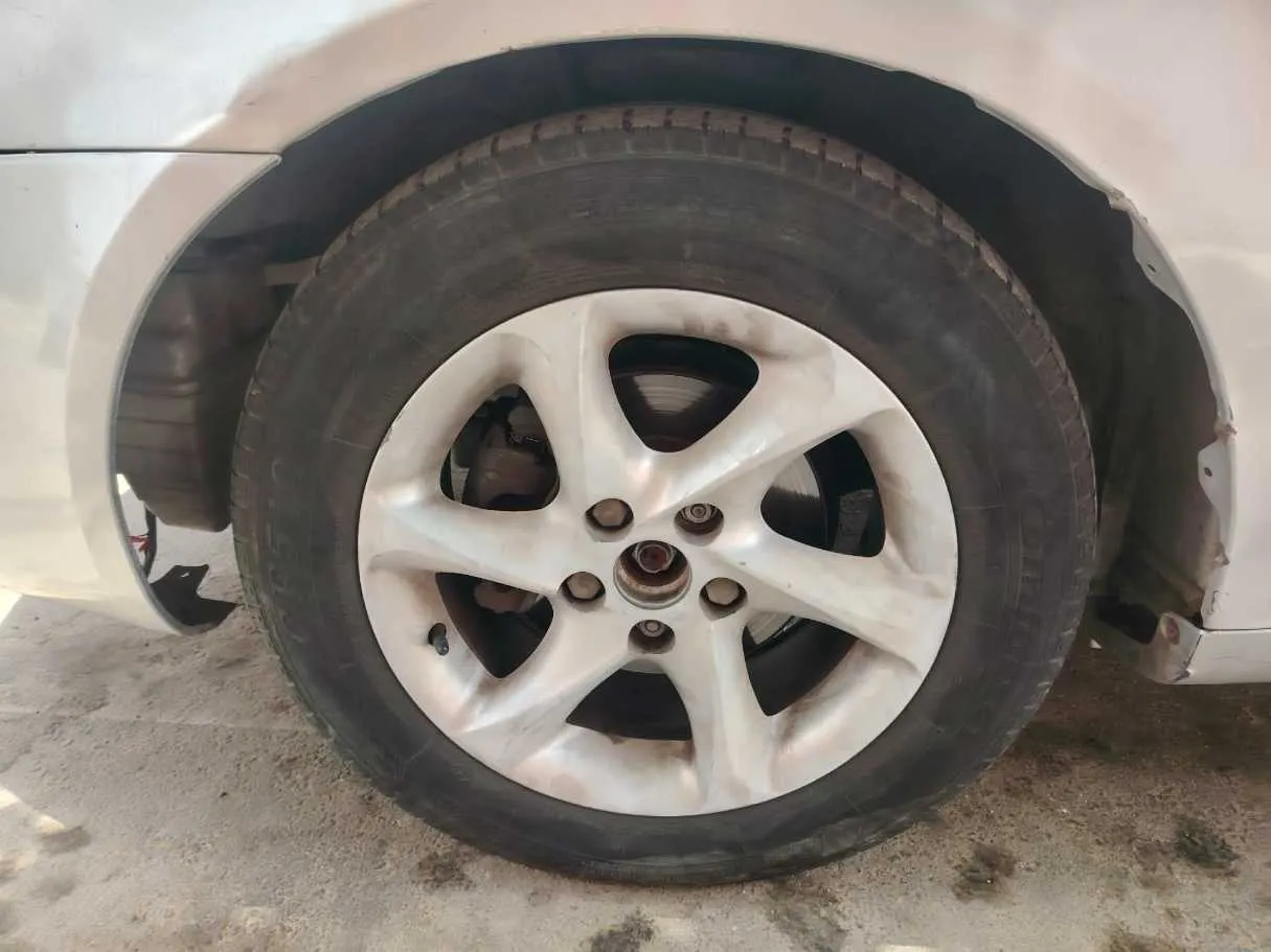 Car image 10