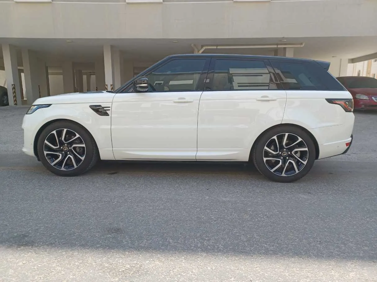 Car image 9