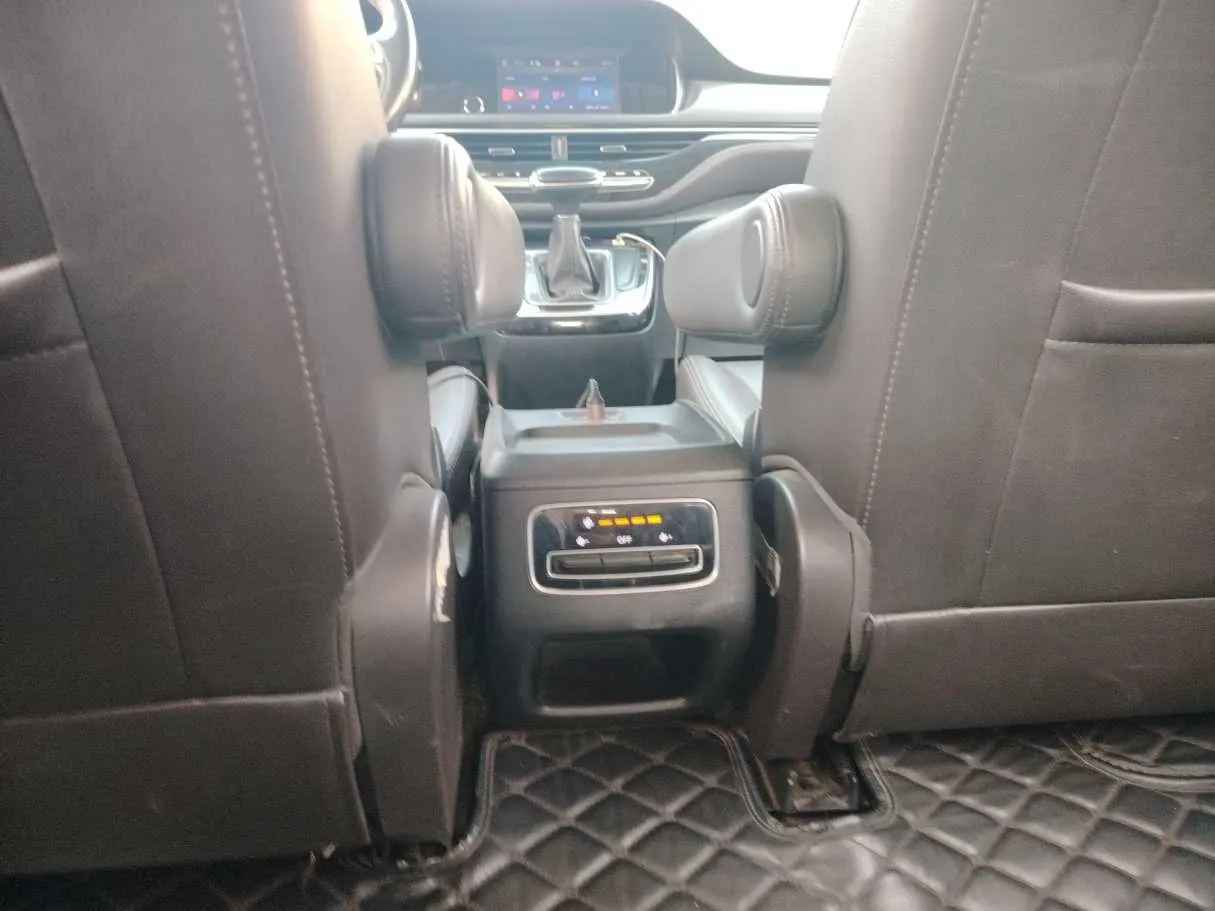 Car image 28