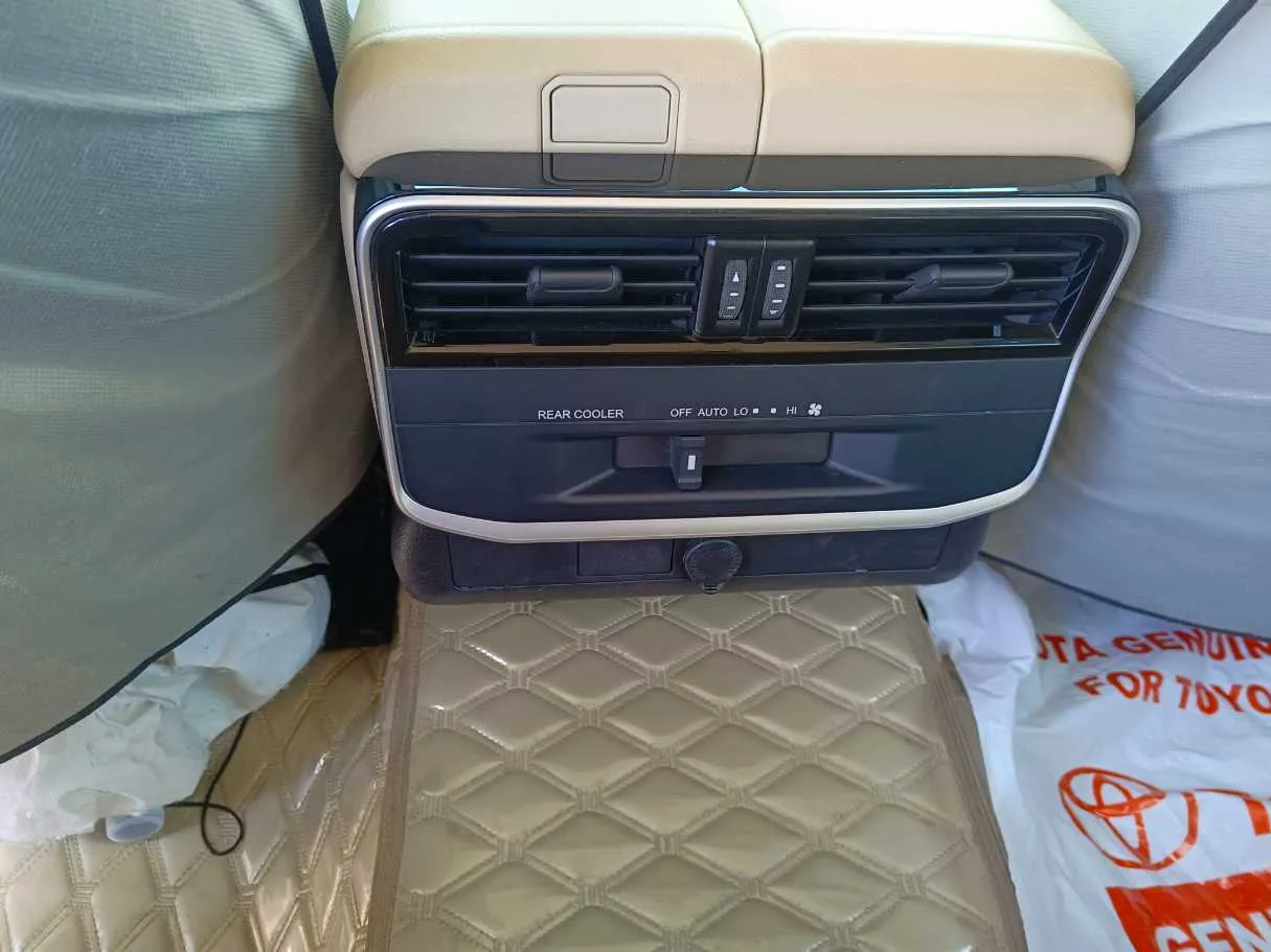 Car image 27
