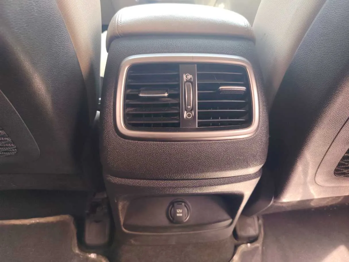 Car image 28