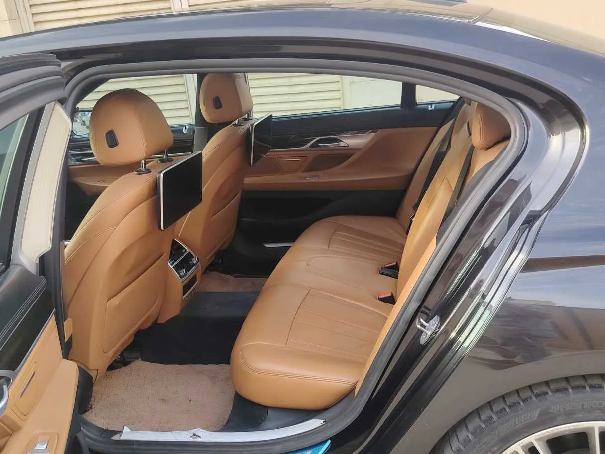 Car image 17