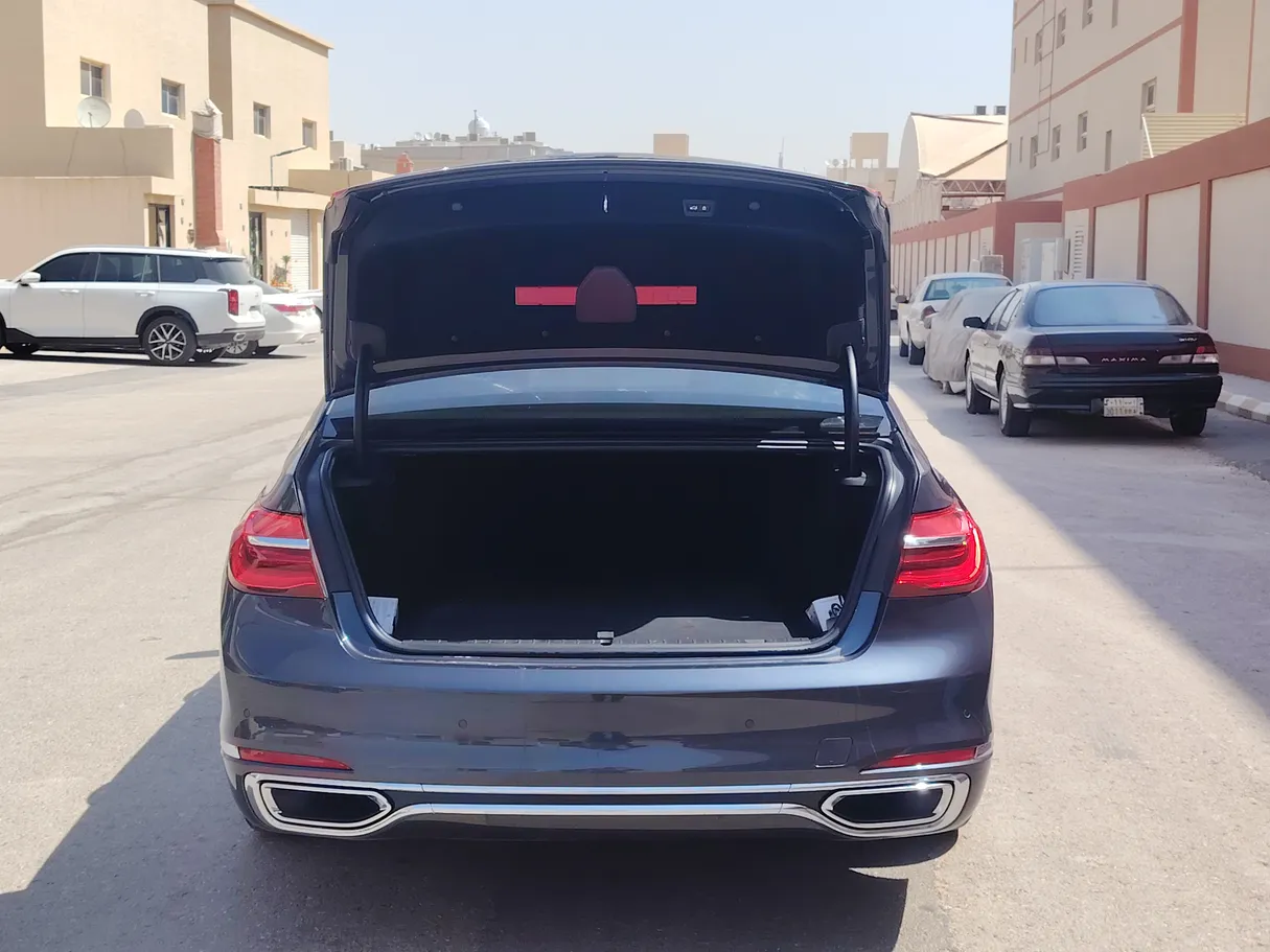 Car image 25