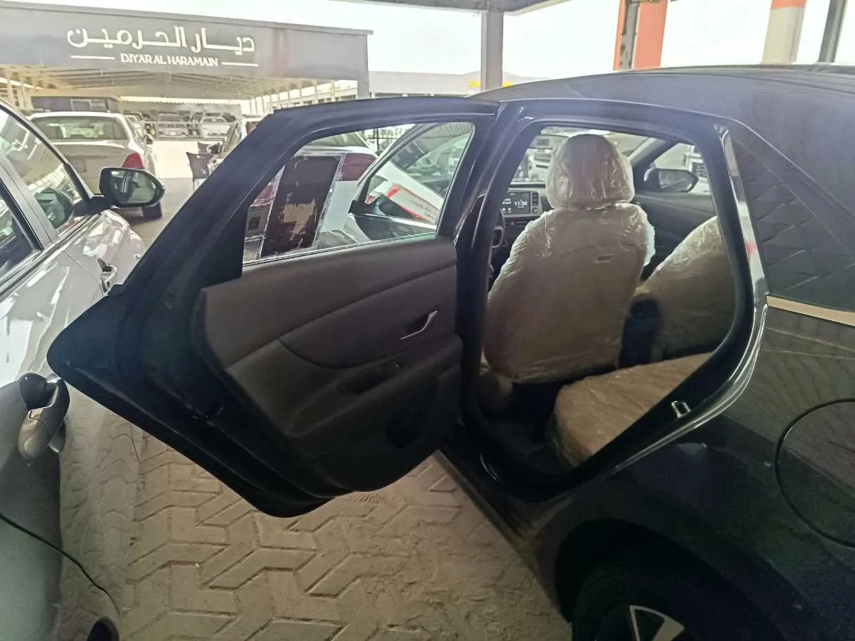Car image 20
