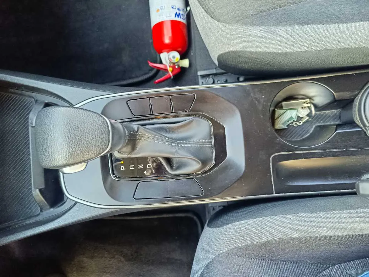 Car image 24