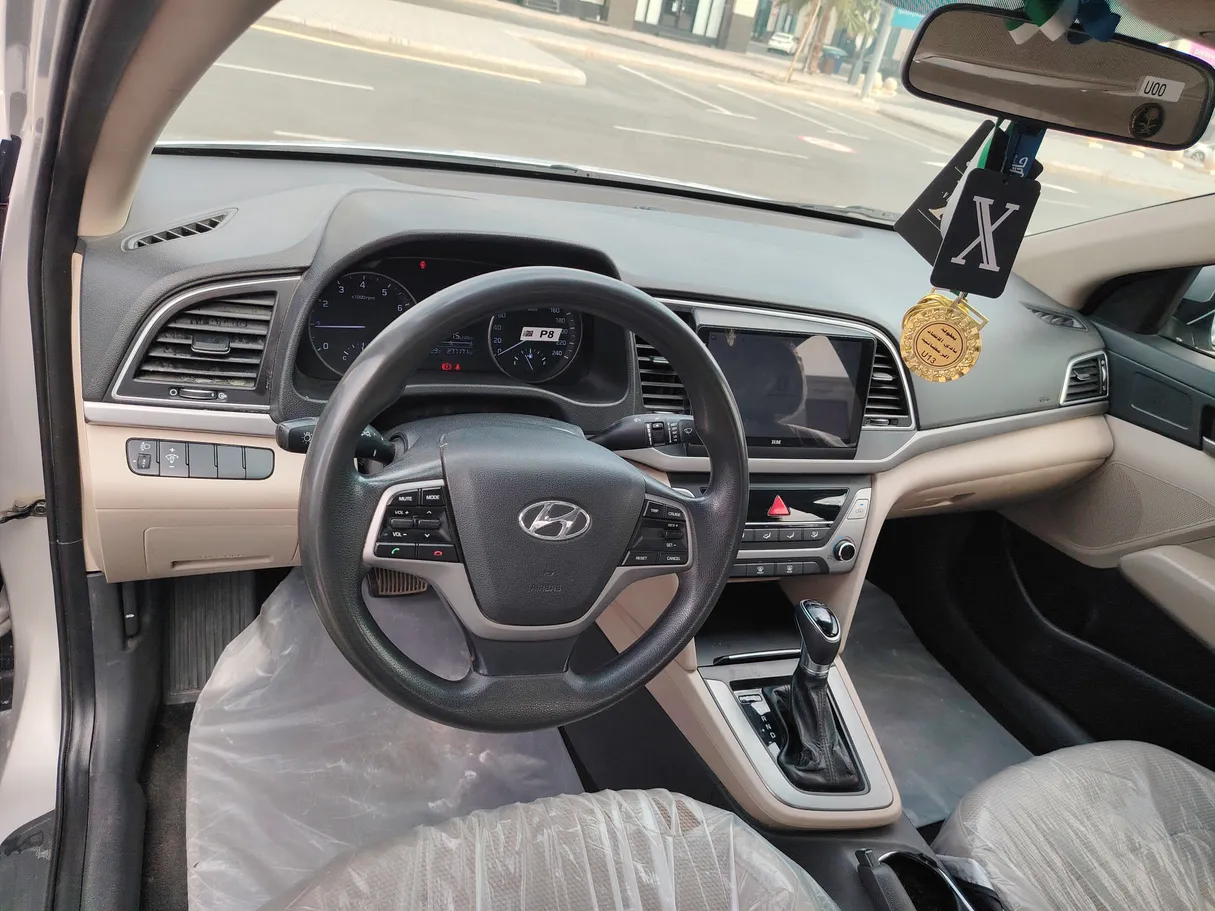 Car image 12