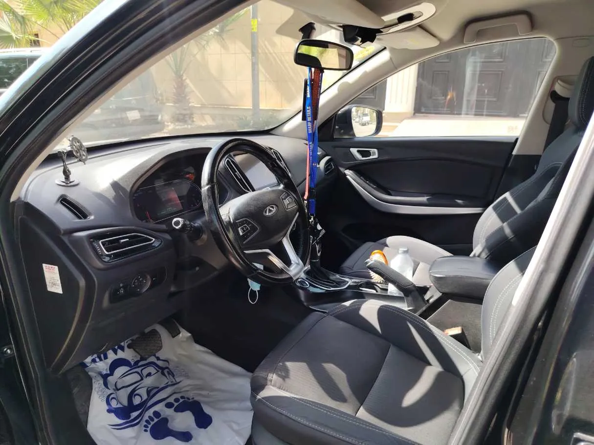 Car image 12
