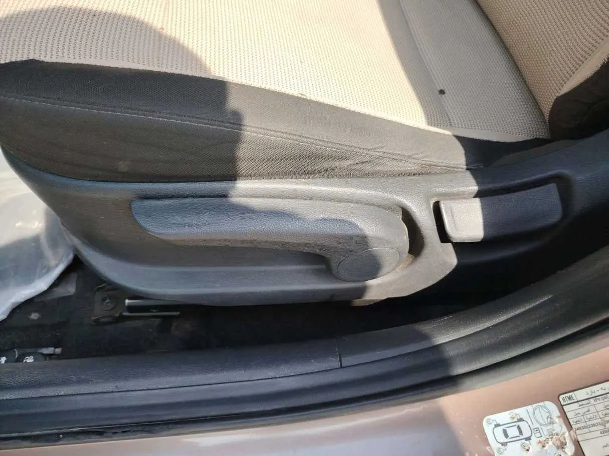 Car image 40