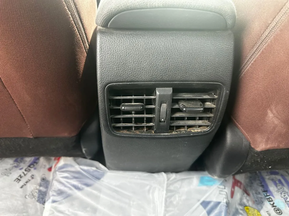 Car image 25