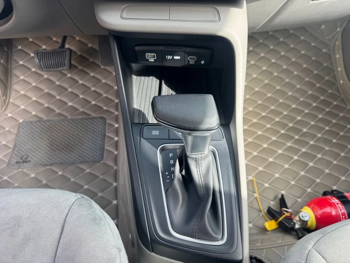 Car image 15