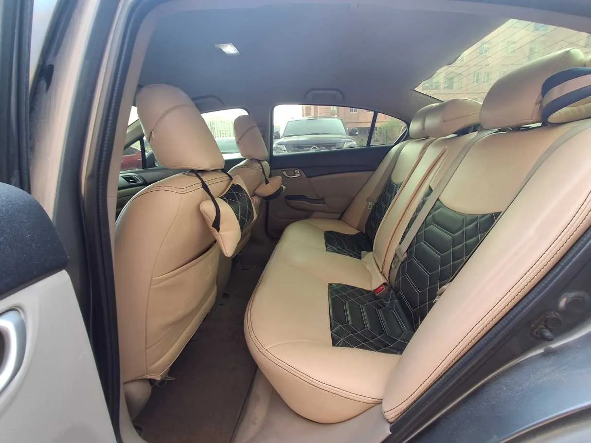 Car image 11