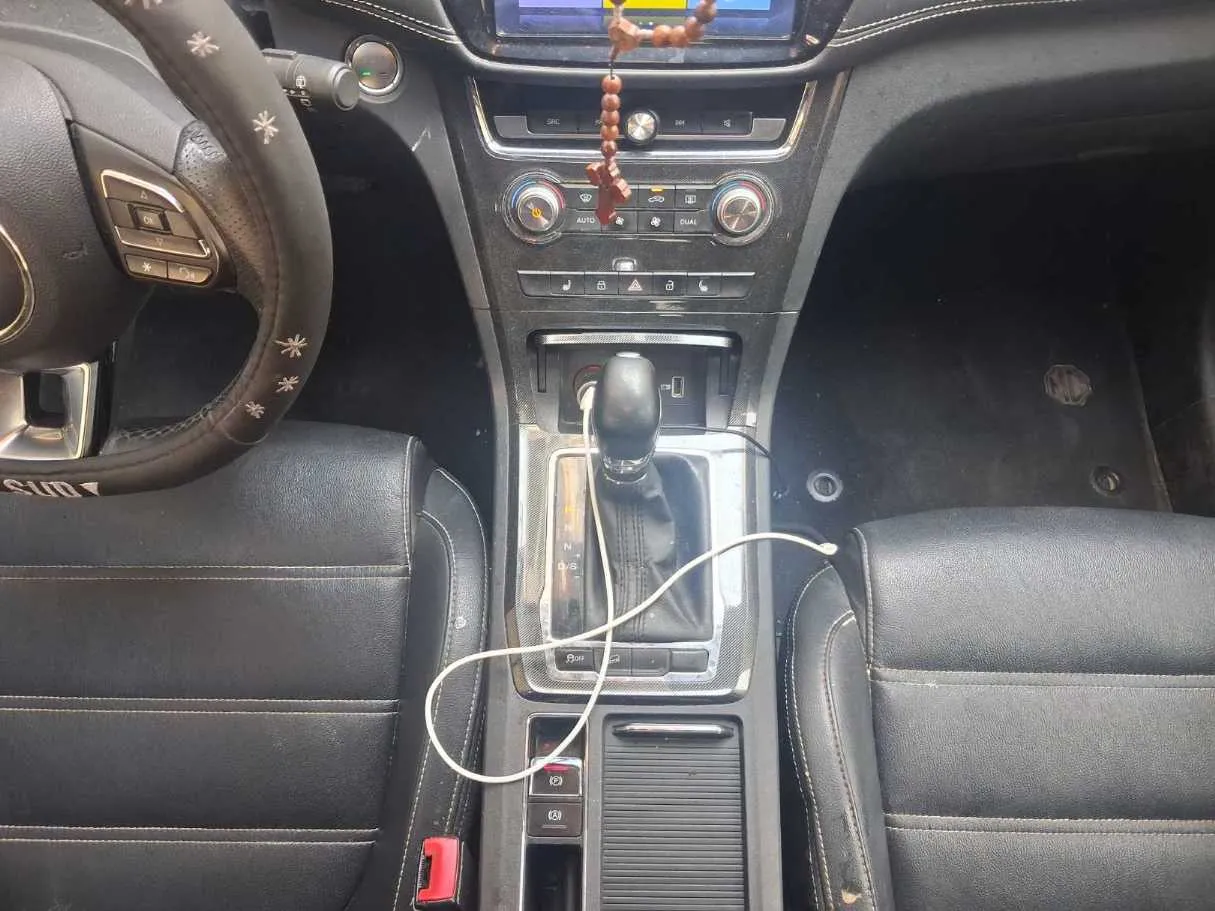 Car image 17
