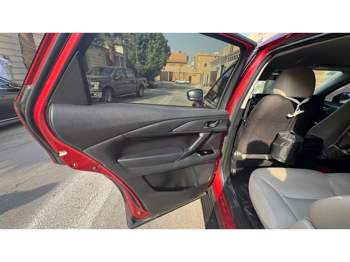 Car image 11