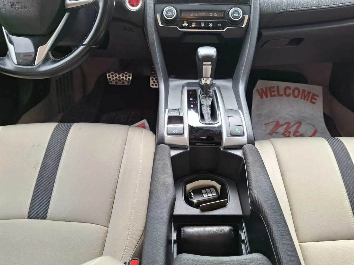 Car image 16