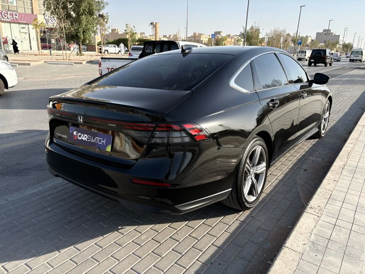 Car image 5