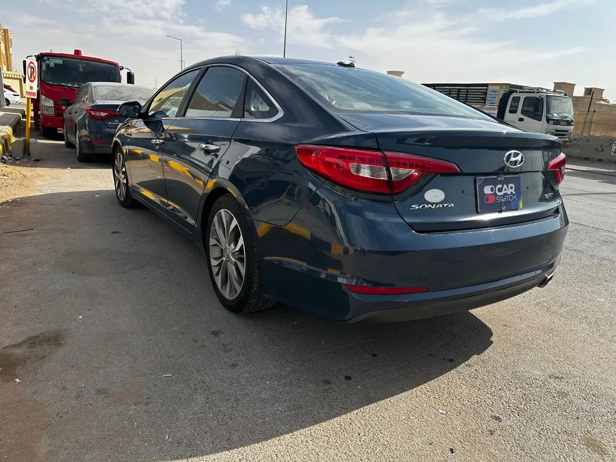 Car image 7