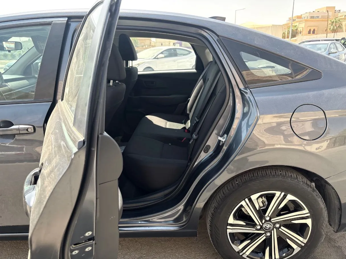 Car image 15