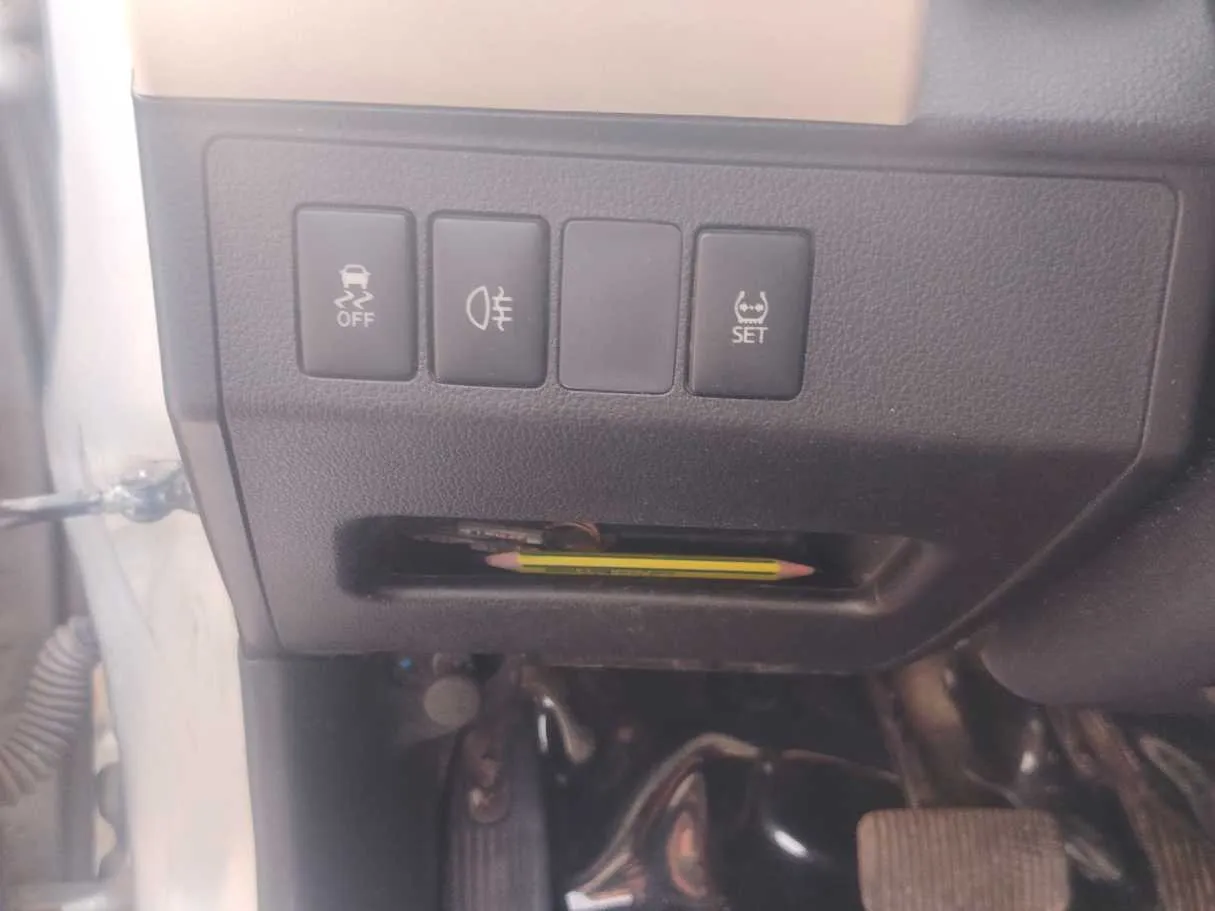 Car image 25