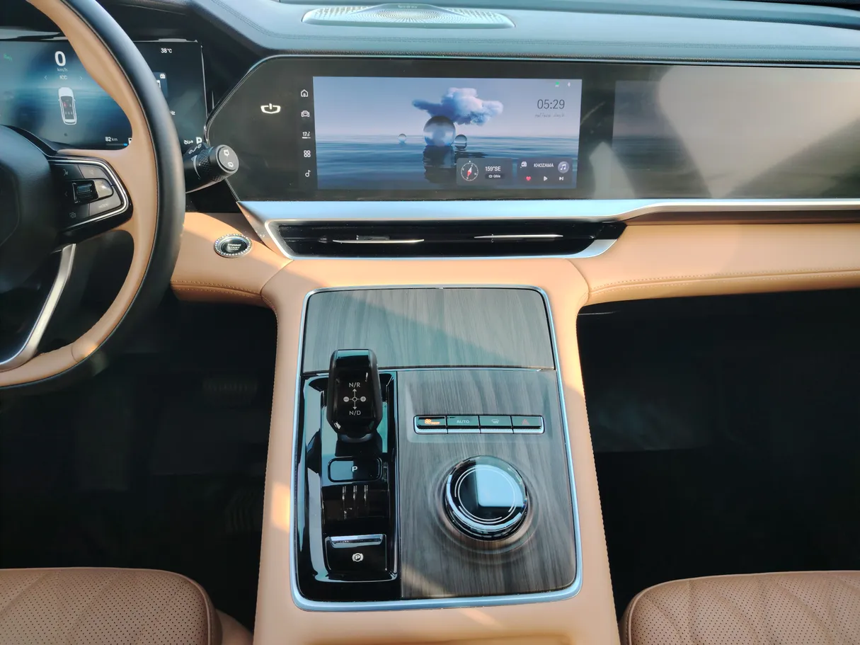 Car image 18