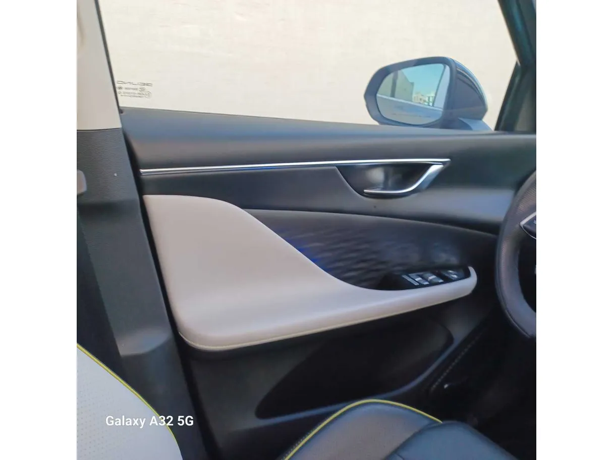 Car image 24