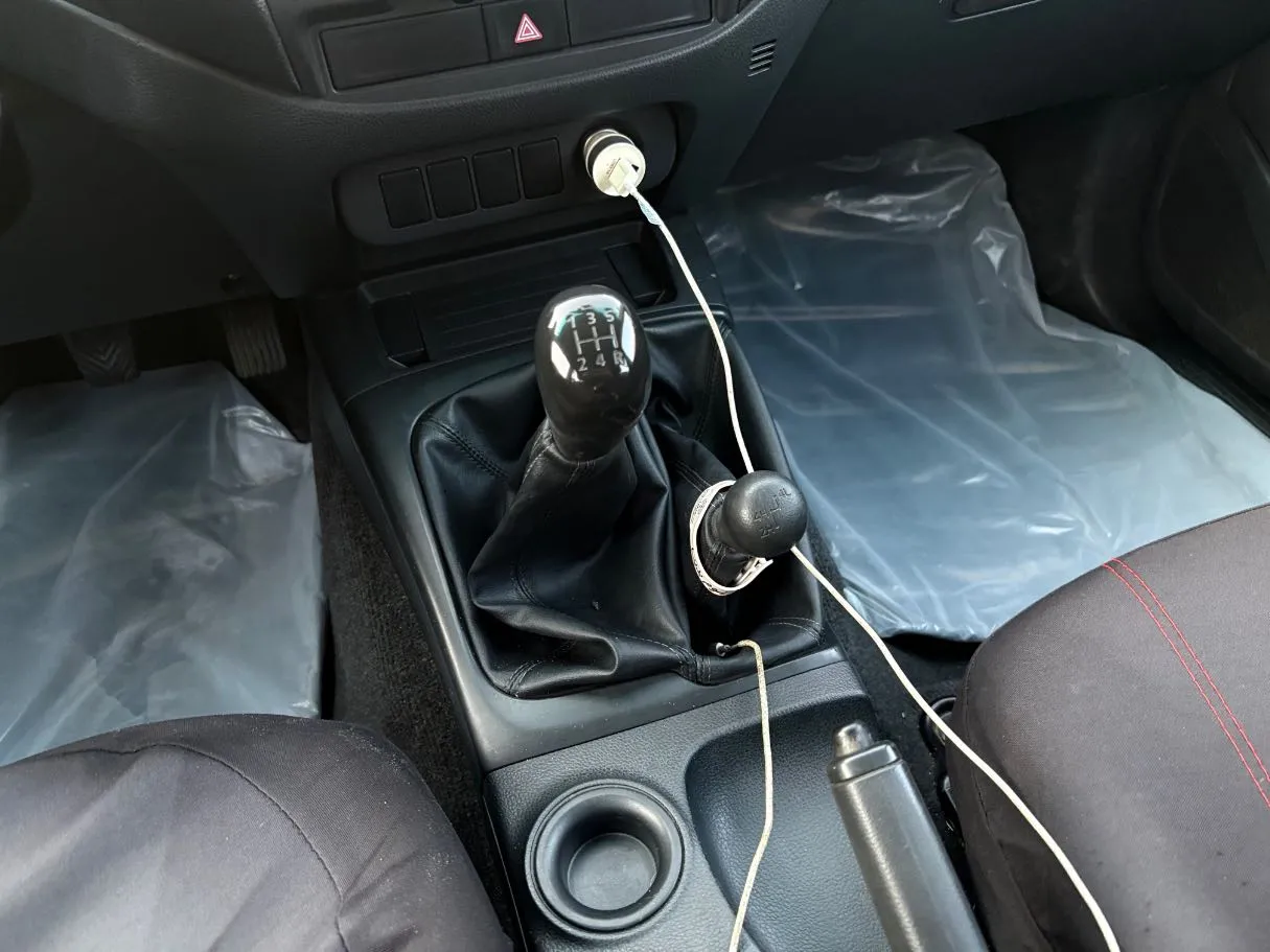Car image 19