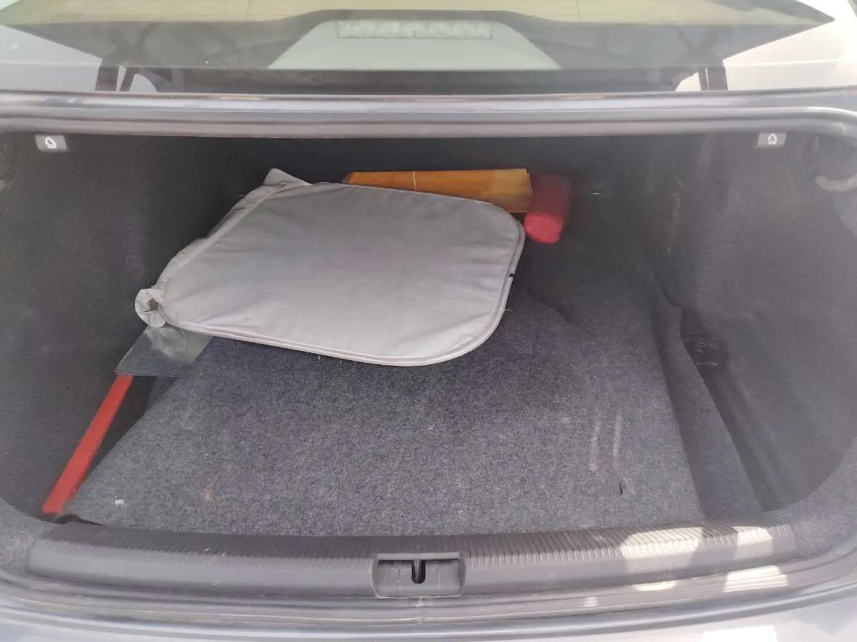 Car image 24