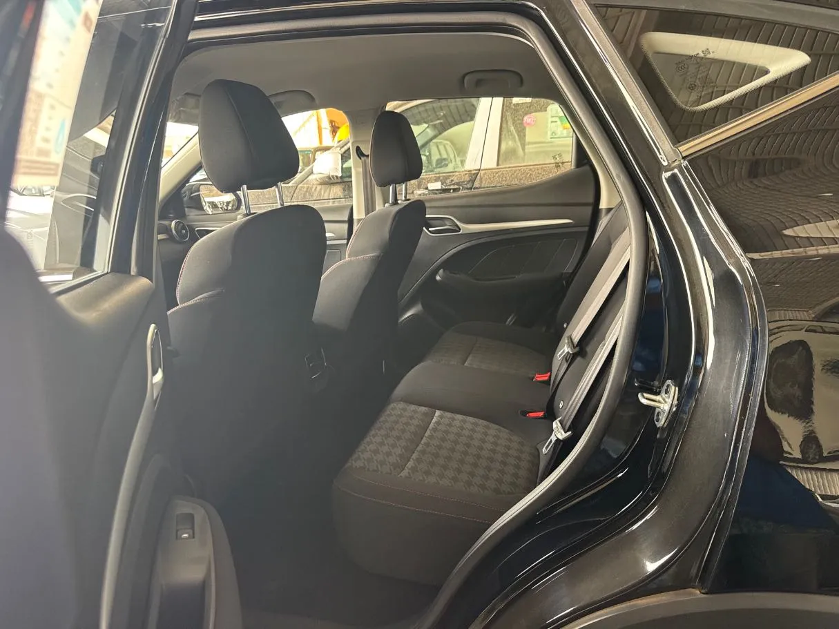 Car image 15