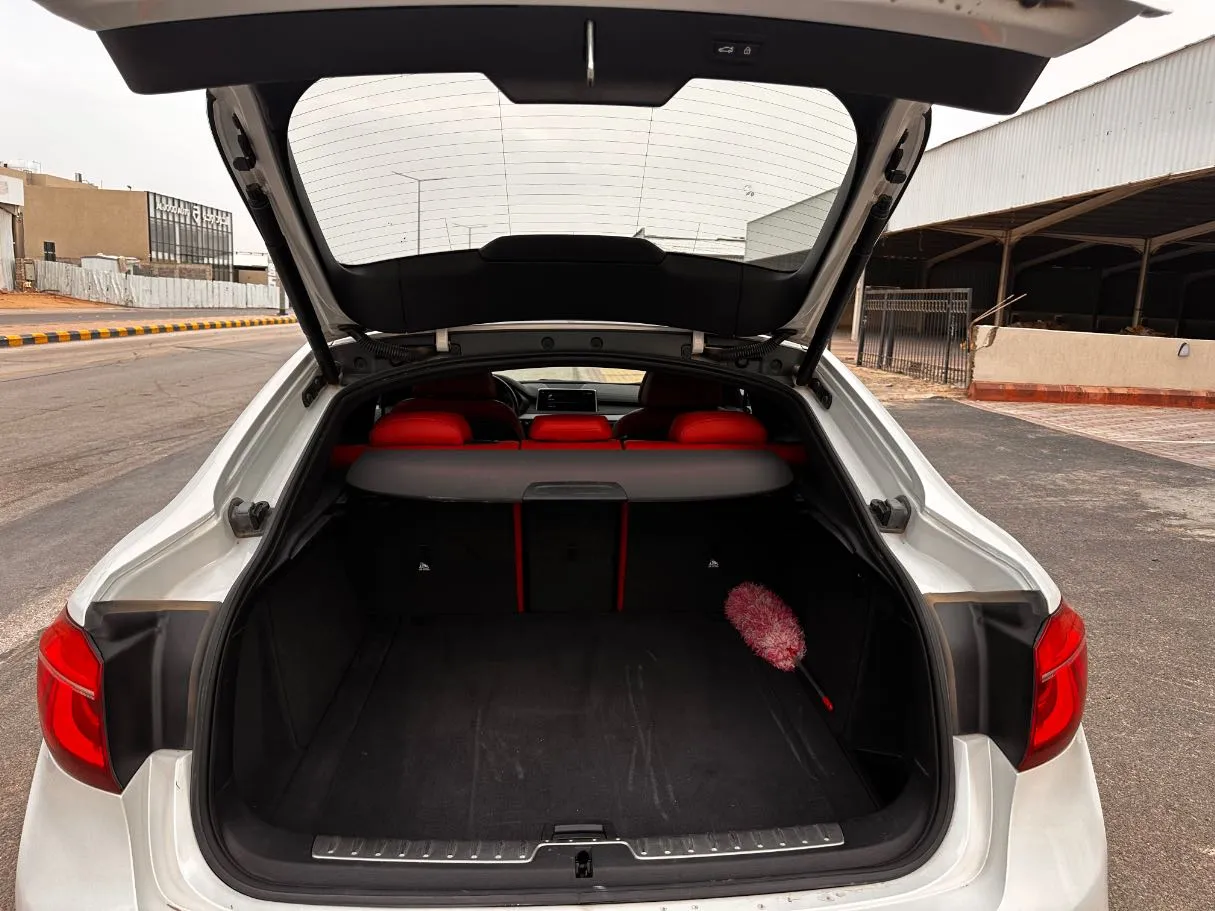 Car image 22