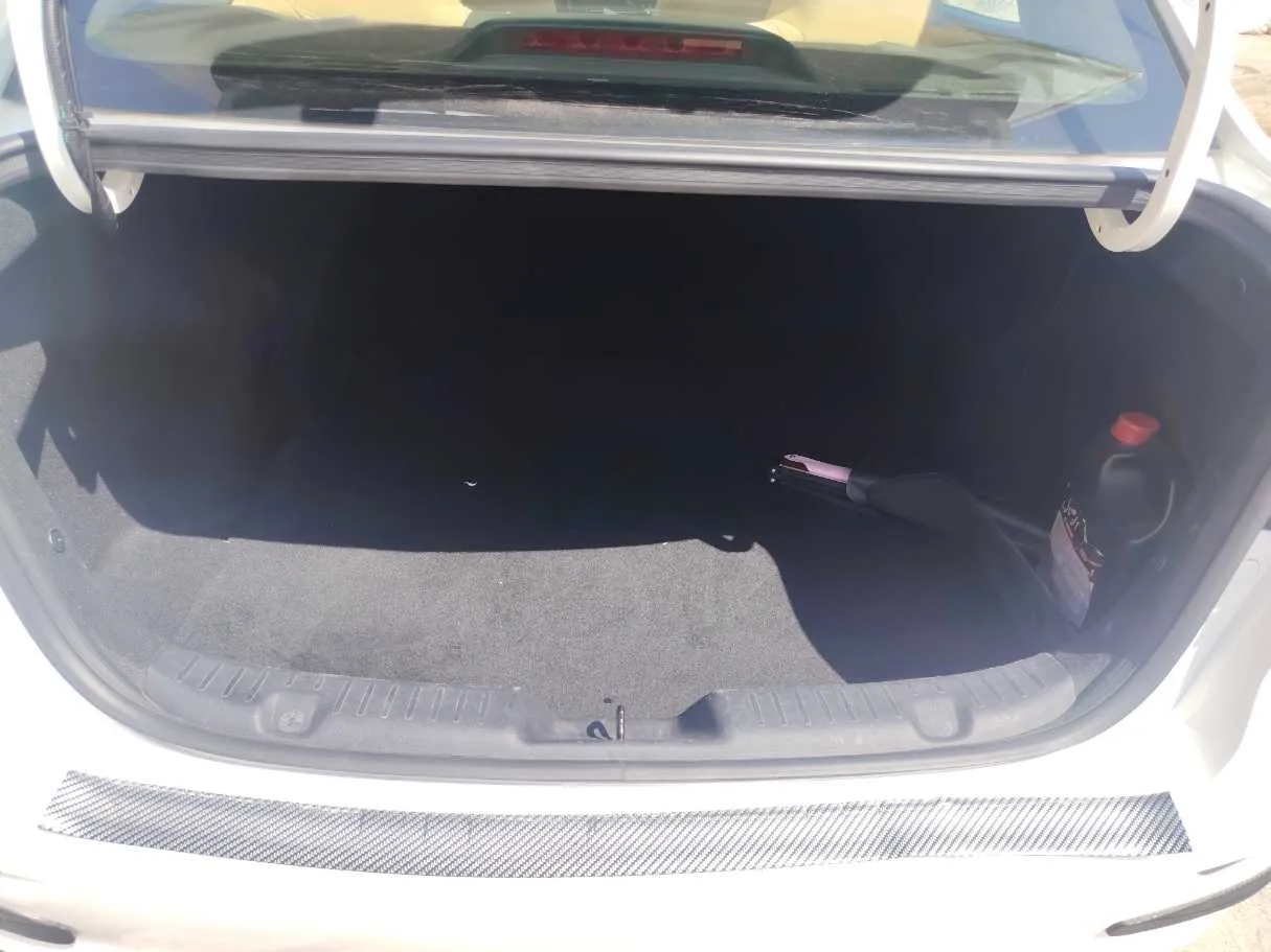 Car image 25