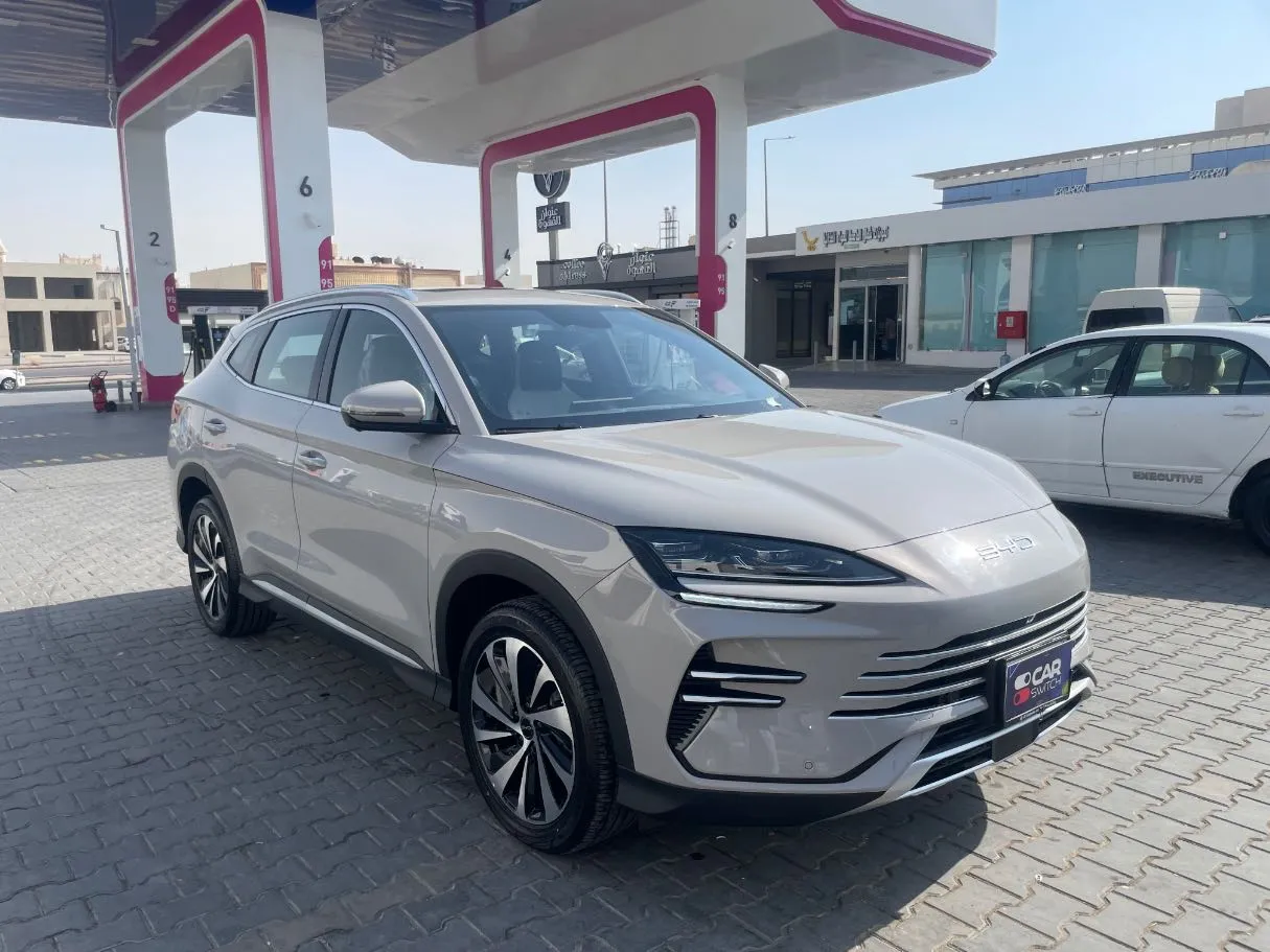 Car image 3