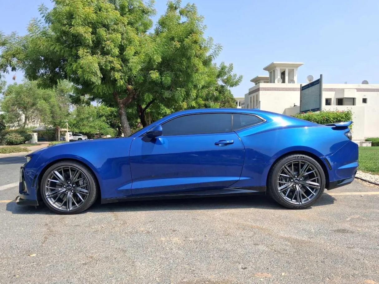 Car image 4