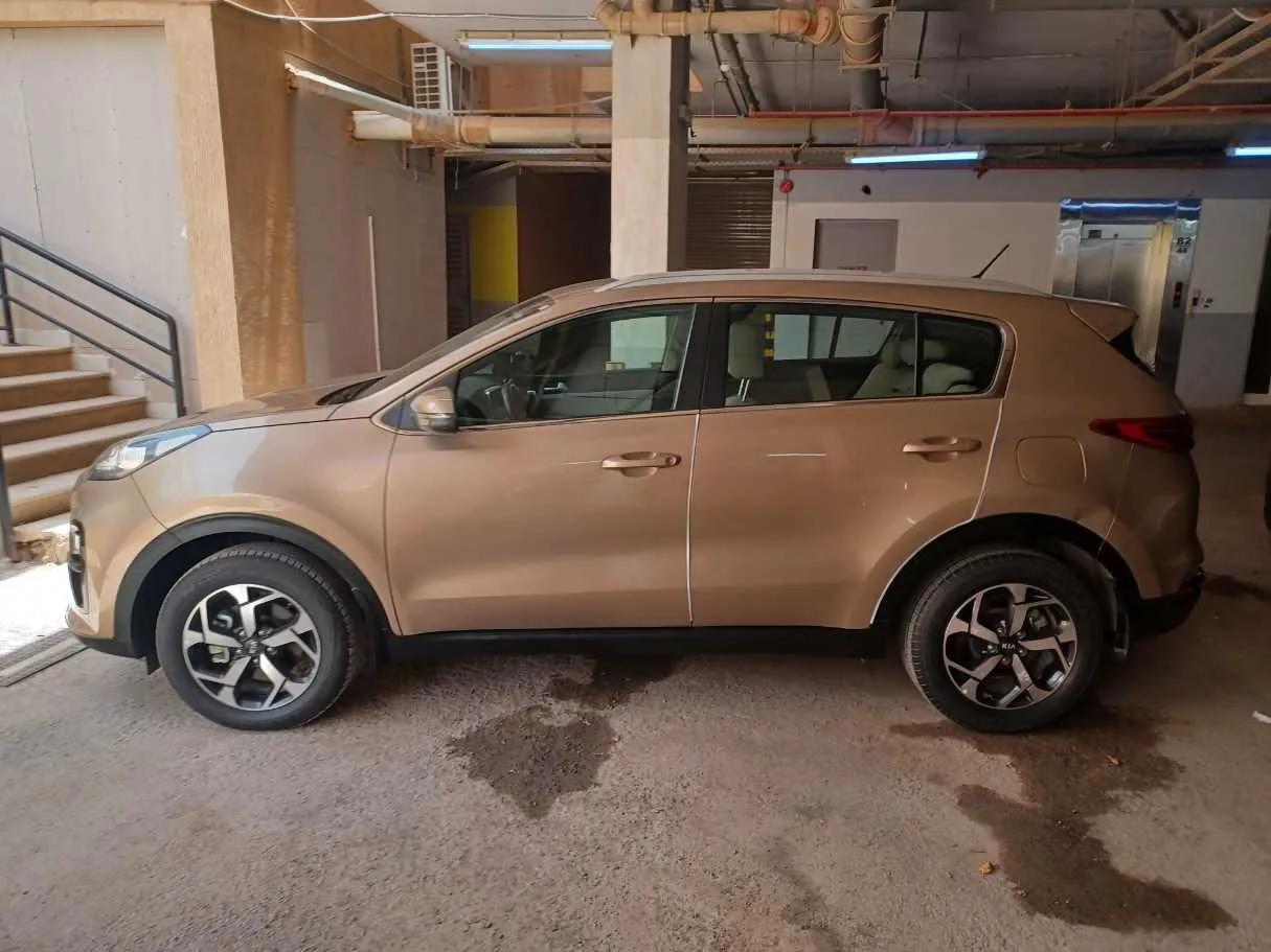 Car image 8