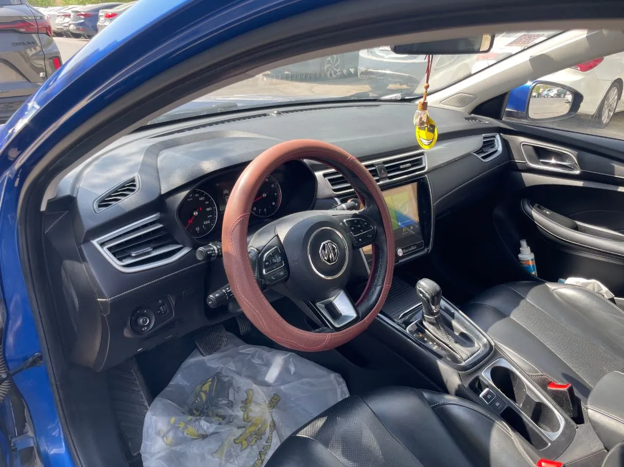 Car image 11