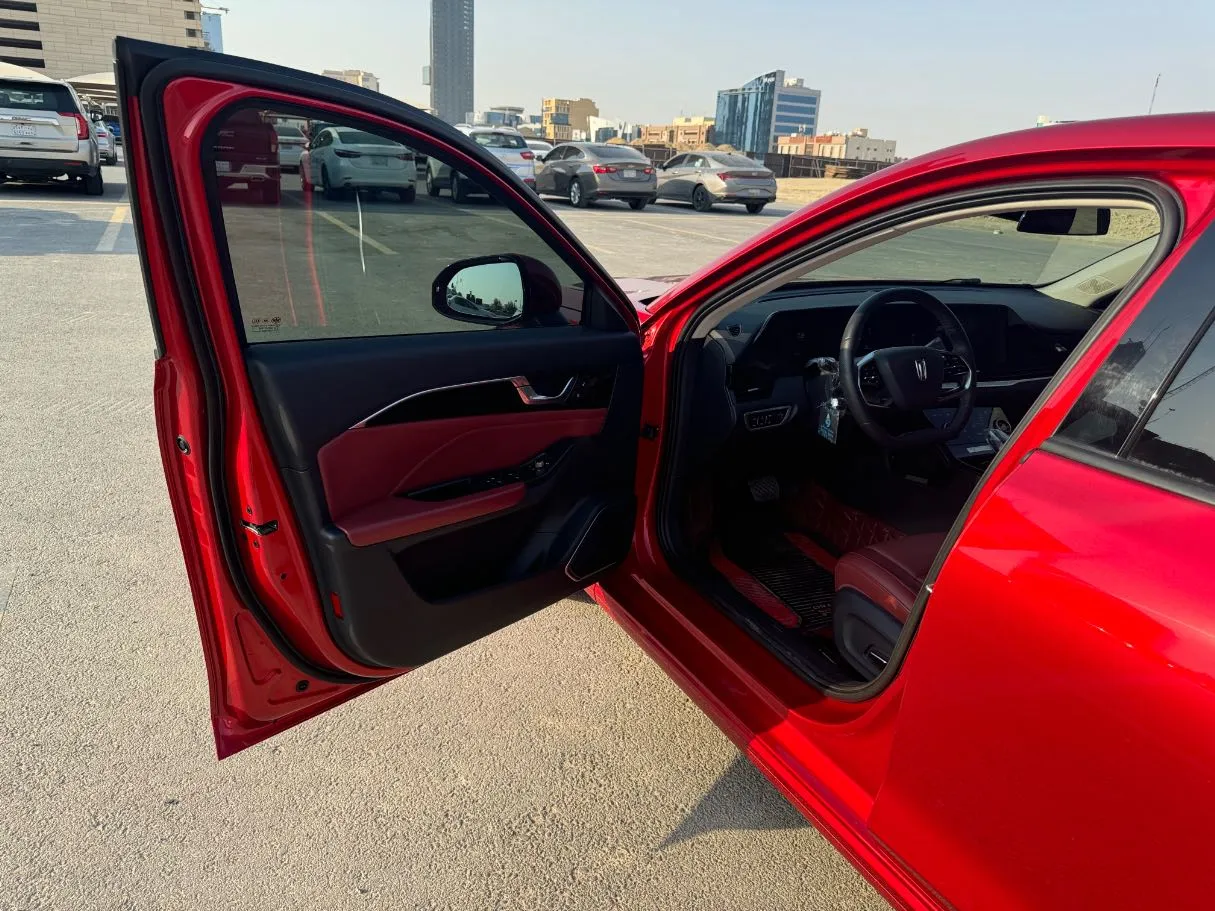 Car image 10