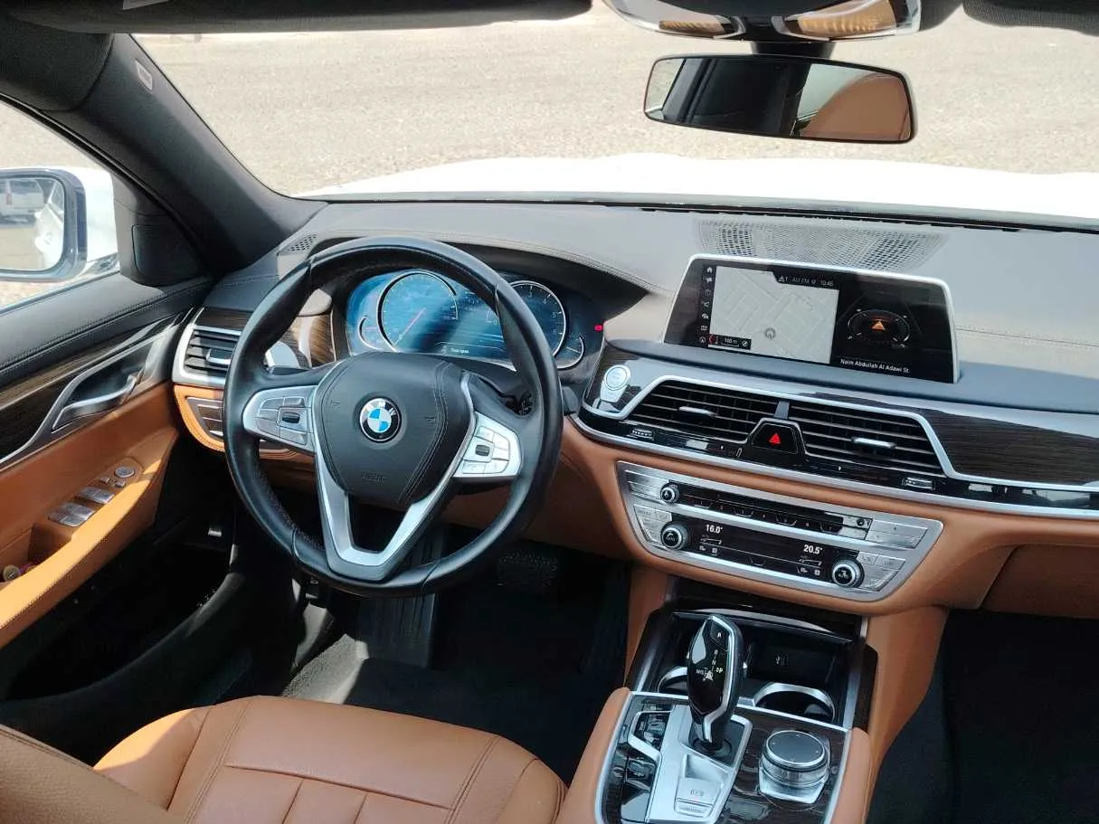 Car image 25