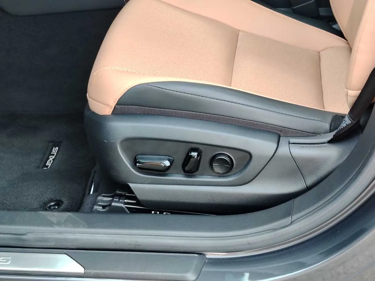 Car image 34