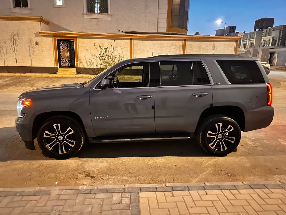 Car image 8