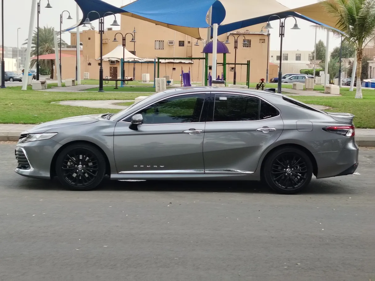 Car image 8