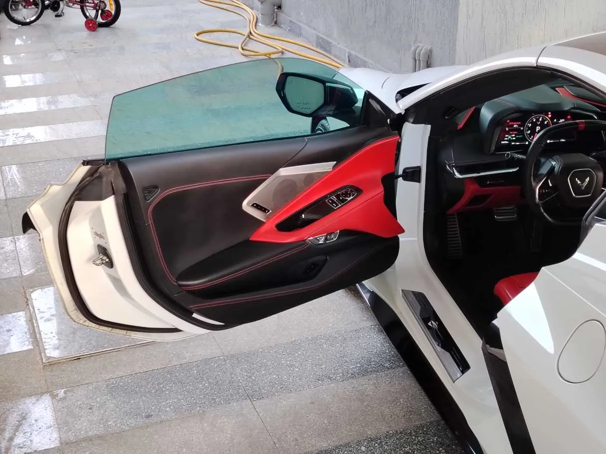 Car image 12