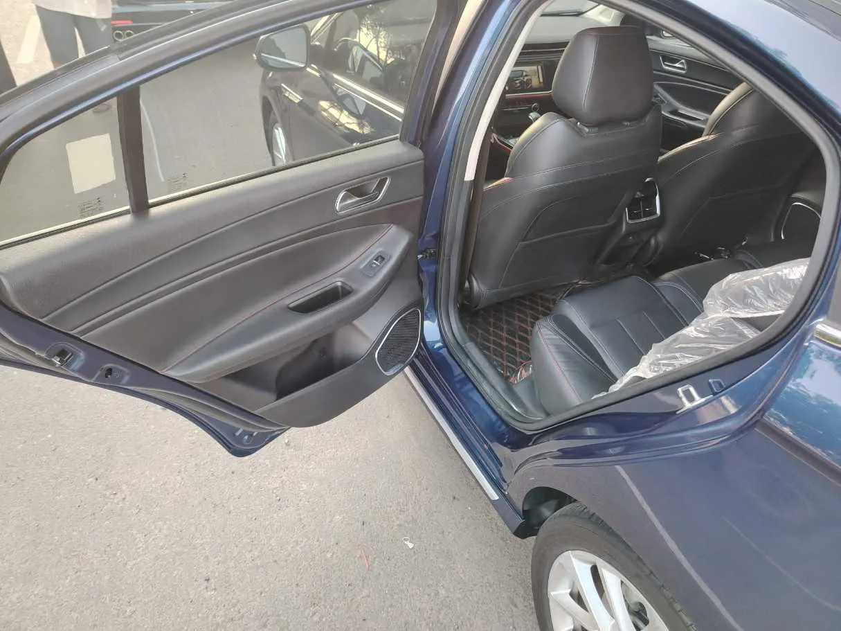 Car image 17