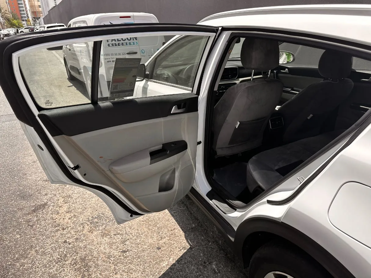 Car image 13