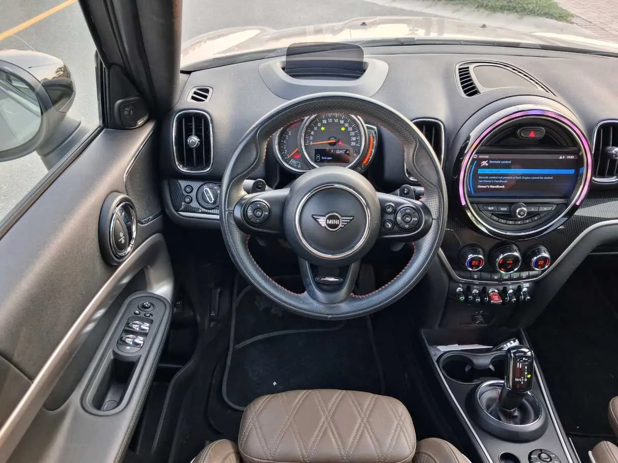Car image 18